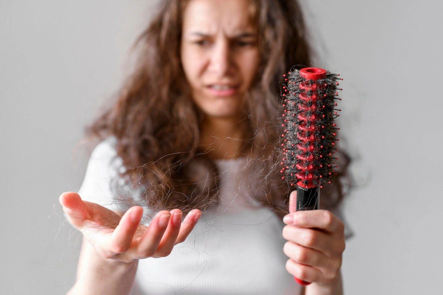 Как остановить выпадение волос: причины и средства<