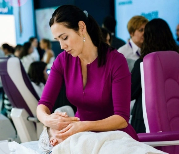 Дорогие косметологи, поздравляем вас с праздником!